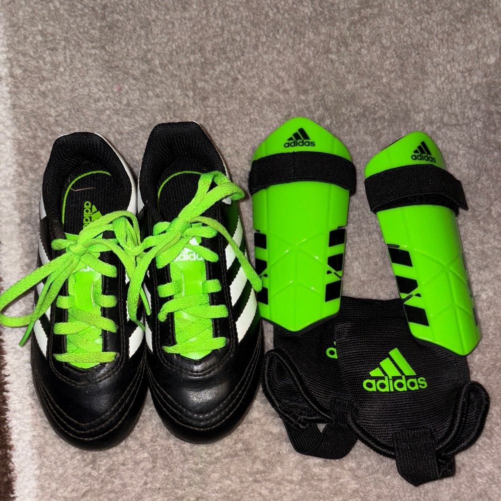 Adidas Little Kids Soccer Cleats And Shin Guards Size 10 1/2